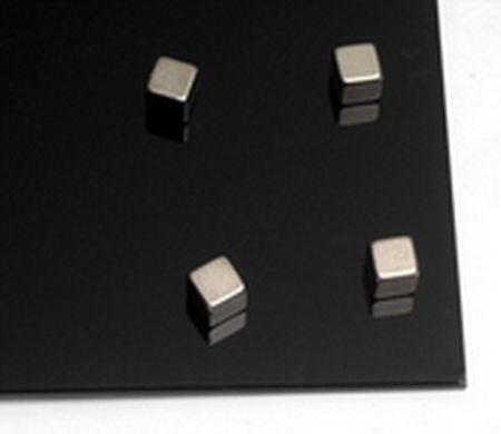 Набір металевих магнітів (форма-куб) AM150